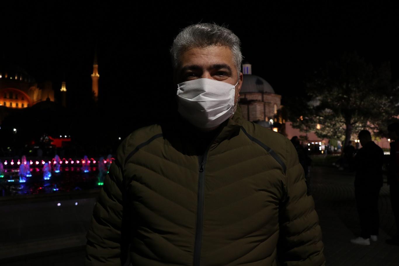 İstanbullular, Ayasofya'da Fetih Suresi’nin minarelerden okunmamasına tepki gösterdi İstanbullular, Ayasofya'da Fetih Suresi’nin minarelerden okunmamasına tepki gösterdi